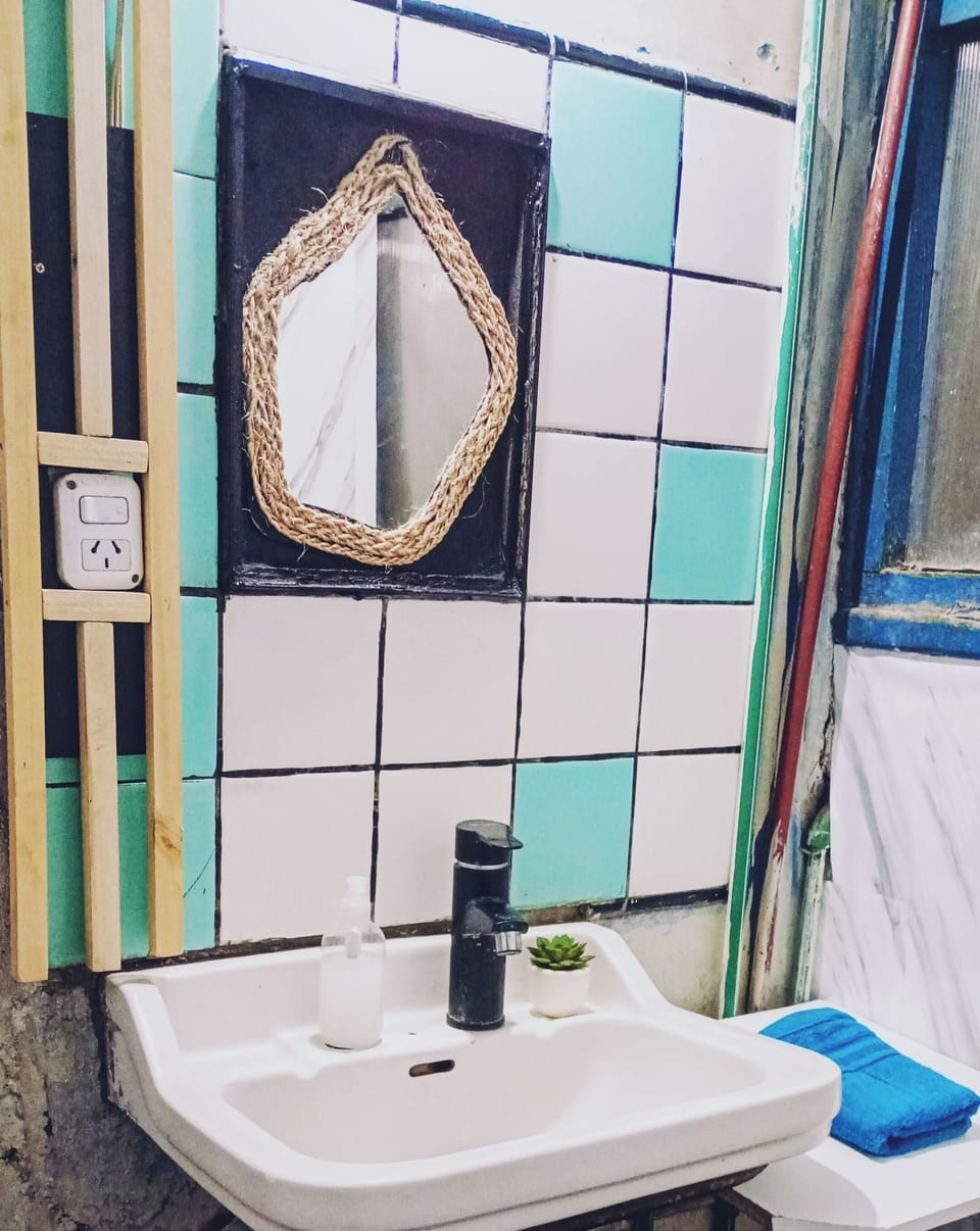 Classic Apartment, 1 Bedroom, Non Smoking, Private Bathroom | Bathroom | Shower, rainfall showerhead, towels, soap
