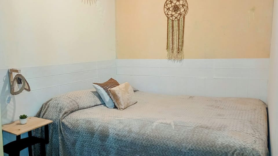 Classic Apartment, 1 Bedroom, Non Smoking, Private Bathroom | 1 bedroom, individually decorated, blackout drapes, bed sheets