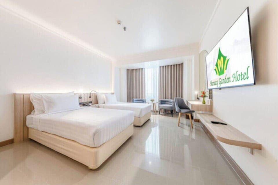 Premium Deluxe Room | Minibar, in-room safe, desk, blackout drapes