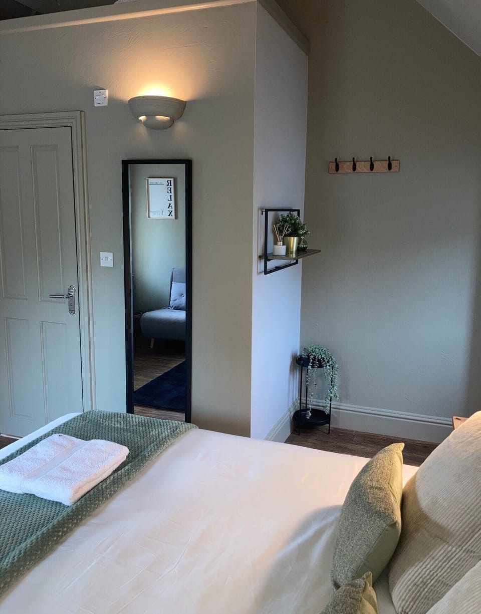 Double Room (Room 1 NOT QUIET) | Iron/ironing board, free WiFi, bed sheets