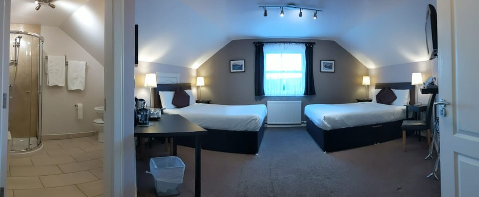 Large Superior Family Room | Premium bedding, minibar, blackout drapes, soundproofing