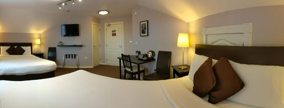 Large Superior Family Room | Premium bedding, minibar, blackout drapes, soundproofing