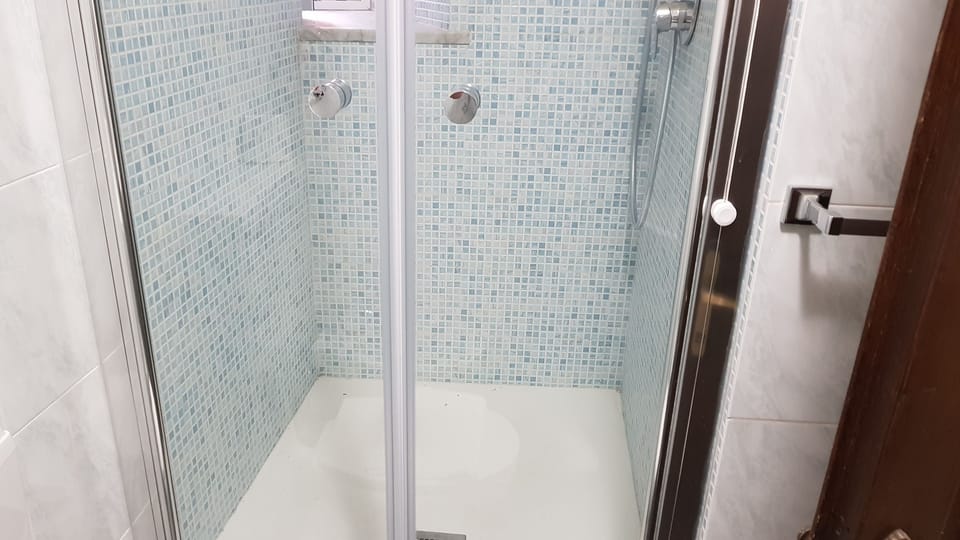 Club Duplex, 1 King Bed, Non Smoking (Corniglia) | Bathroom shower