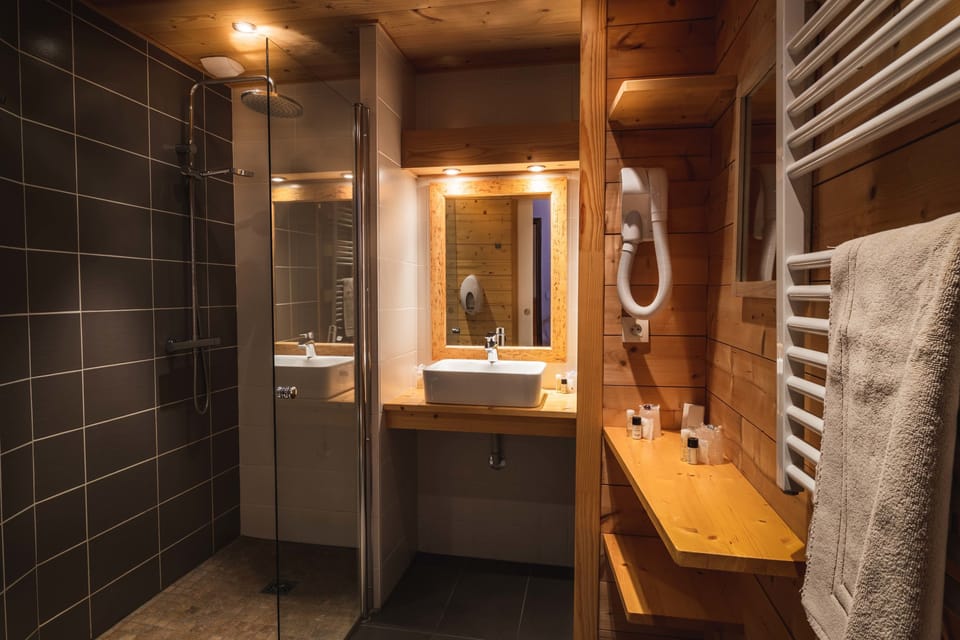 Deep soaking tub, free toiletries, hair dryer, bathrobes