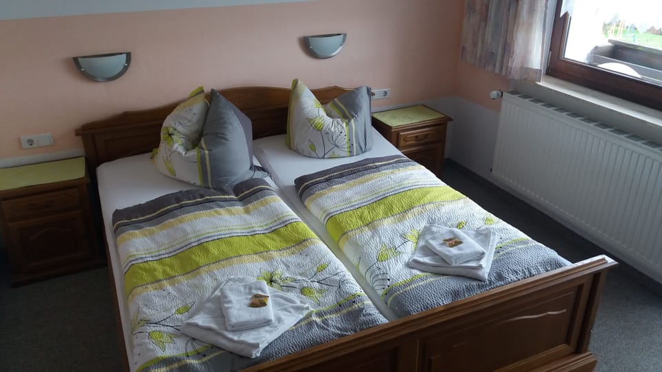 Double Room | Desk, free WiFi, bed sheets