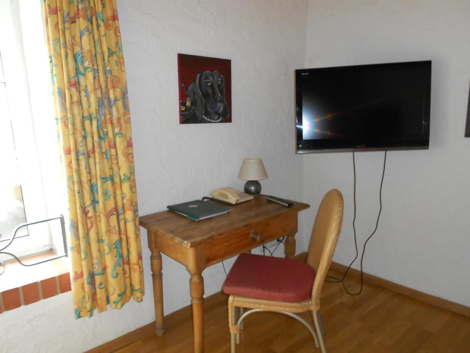 Desk, free WiFi, bed sheets