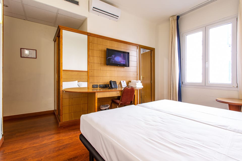 Double or Twin Room | In-room safe, free cribs/infant beds, free WiFi, bed sheets