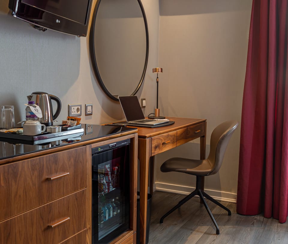 Minibar, in-room safe, desk, laptop workspace
