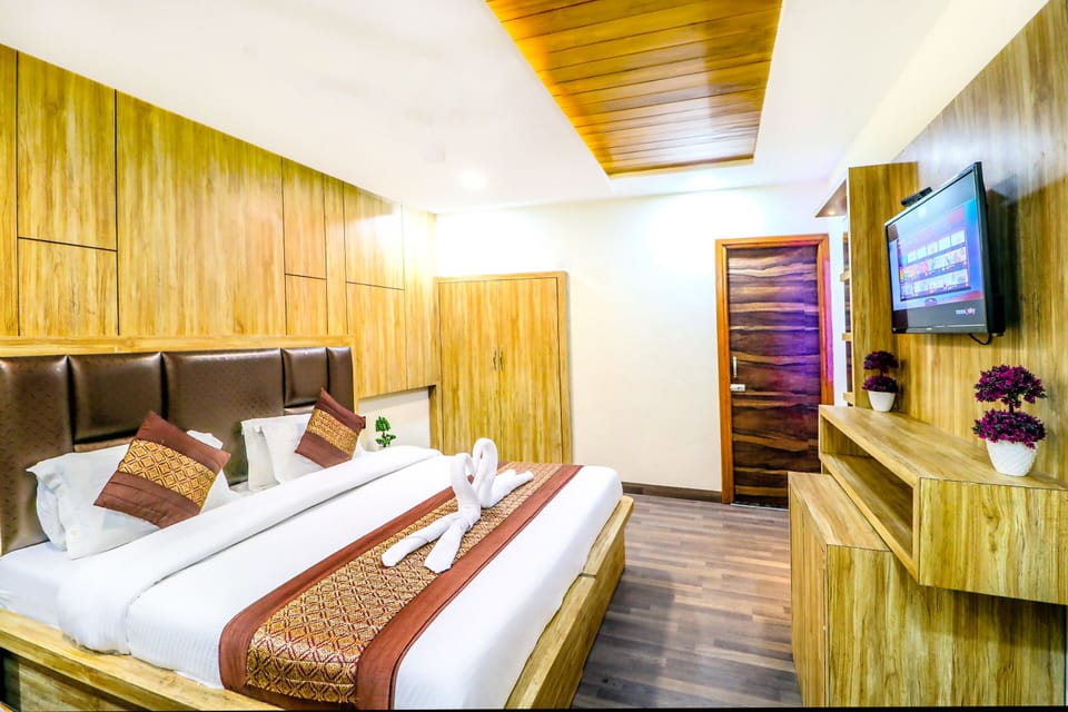 Luxury Double Room, 1 King Bed, Non Smoking | Egyptian cotton sheets, premium bedding, soundproofing, free WiFi