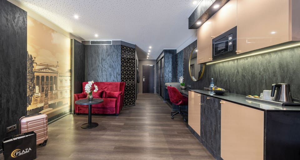 X-TDBN | Minibar, in-room safe, desk, laptop workspace