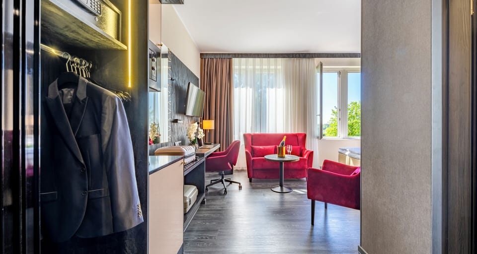 Comfort Double Room (Lake Side) | Minibar, in-room safe, desk, laptop workspace