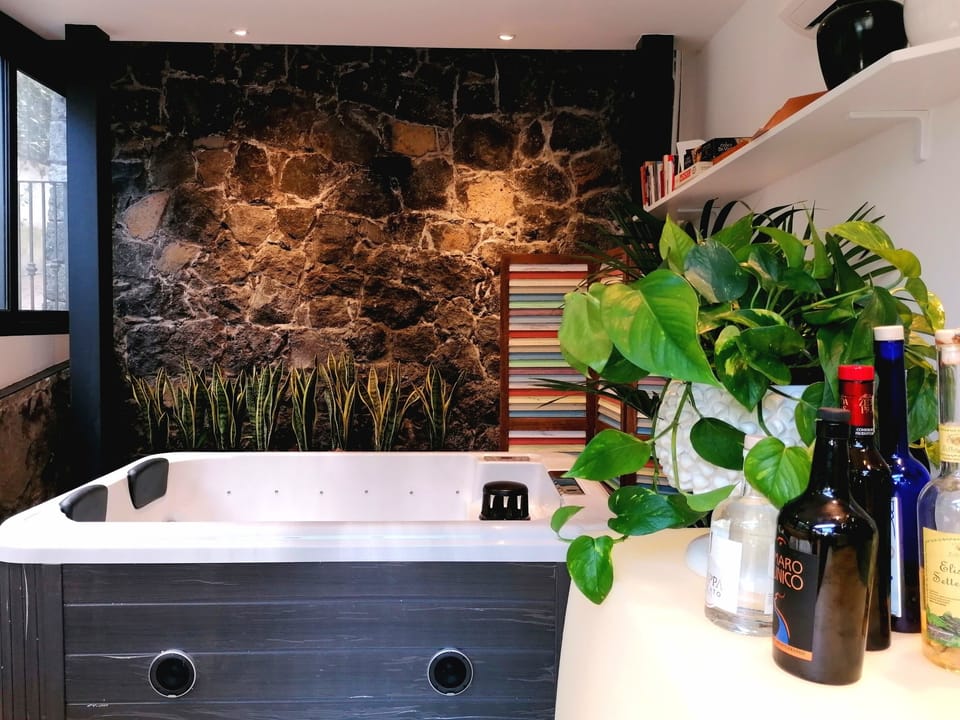 Indoor spa tub