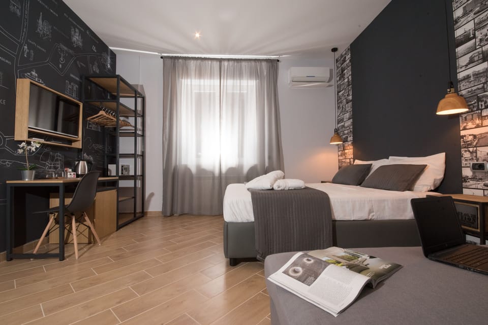 Royal Double Room, 1 Double Bed with Sofa bed, Garden View | Minibar, in-room safe, individually decorated, individually furnished