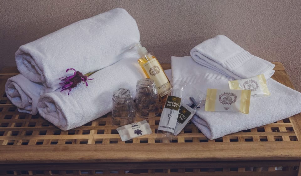 Shower, rainfall showerhead, free toiletries, hair dryer