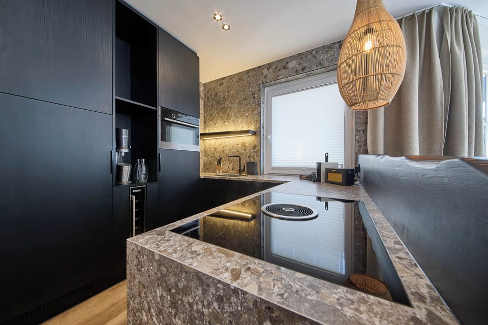 Apartment, 3 Bedrooms (Appartement Top 3) | Private kitchen | Microwave, stovetop, coffee/tea maker, electric kettle