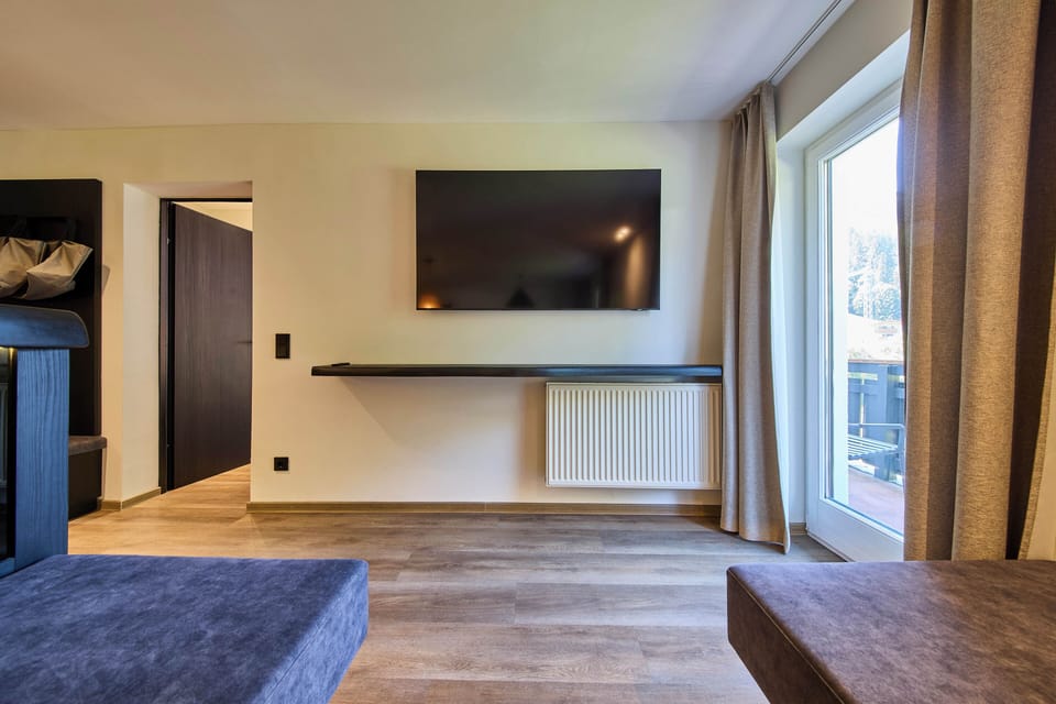 Apartment, 2 Bedrooms (Appartement Top 4) | Living area | Flat-screen TV