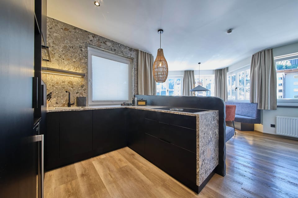 Apartment, 3 Bedrooms (Appartement Top 3) | Private kitchen | Coffee/tea maker, microwave, stovetop, electric kettle