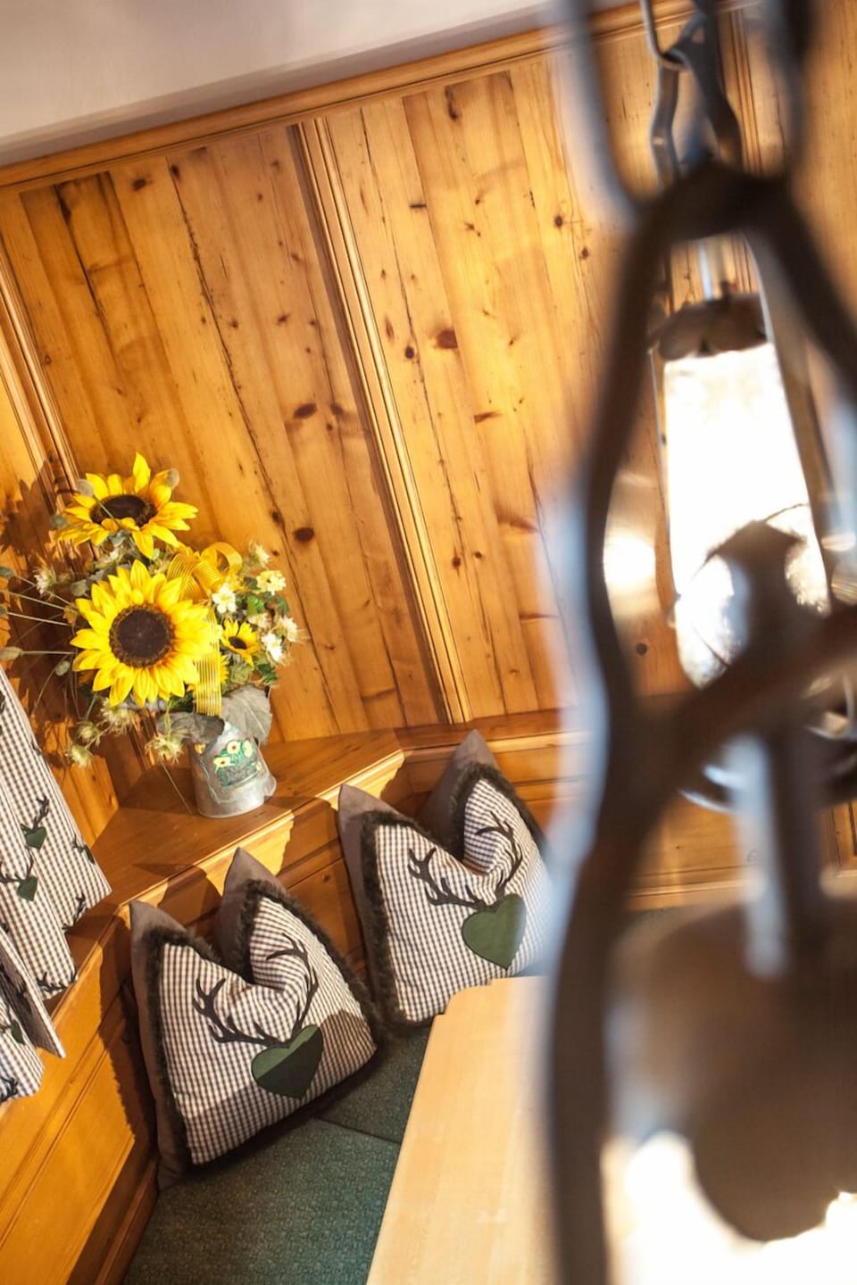 Chalet, 3 Bedrooms (Chalet) | In-room dining