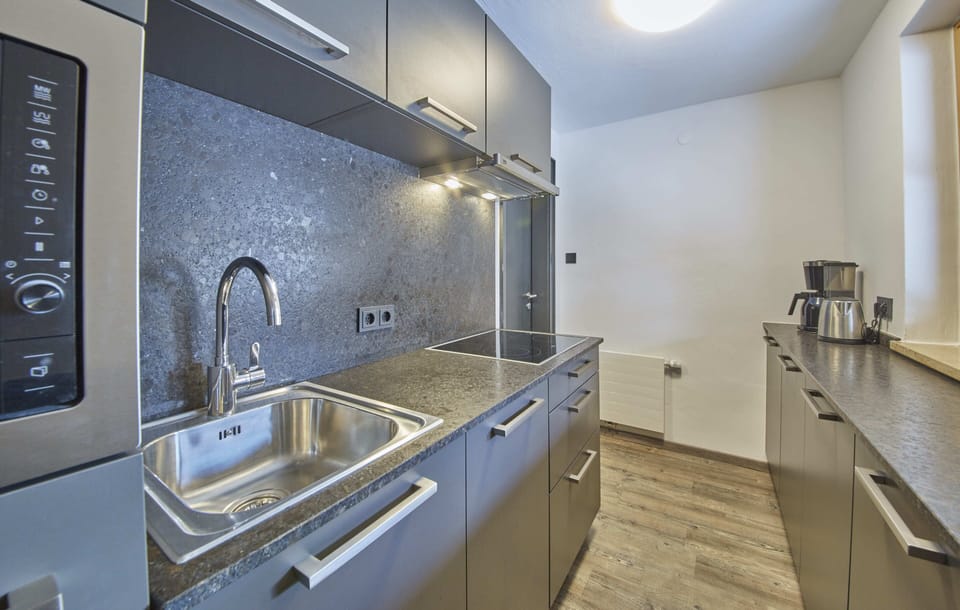 House, 5 Bedrooms, Mountain View (Appartement) | Private kitchen | Full-size fridge, microwave, oven, stovetop