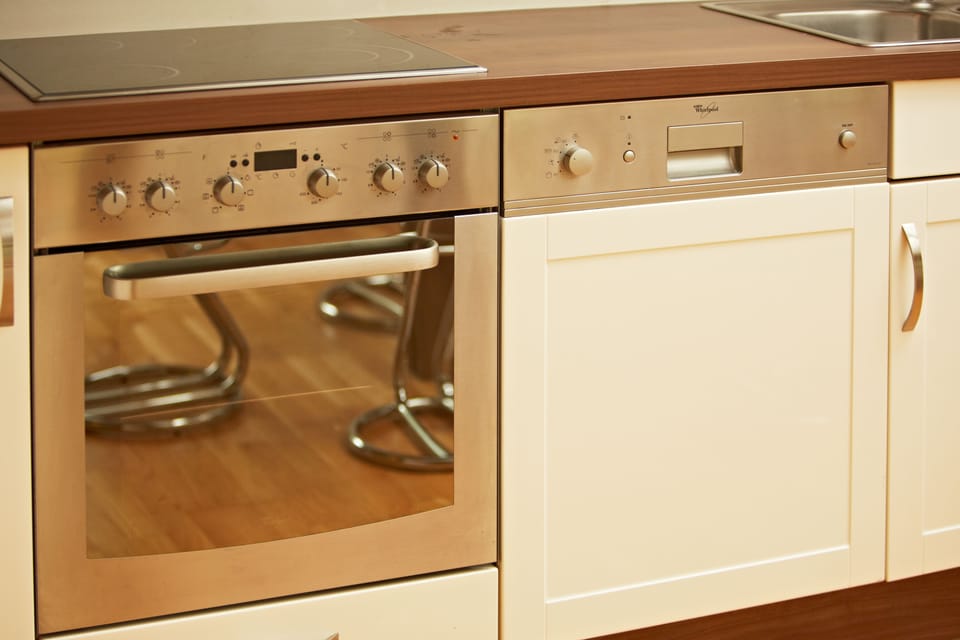 House, 5 Bedrooms (Holiday Lodge) | Private kitchen | Full-size fridge, microwave, oven, stovetop