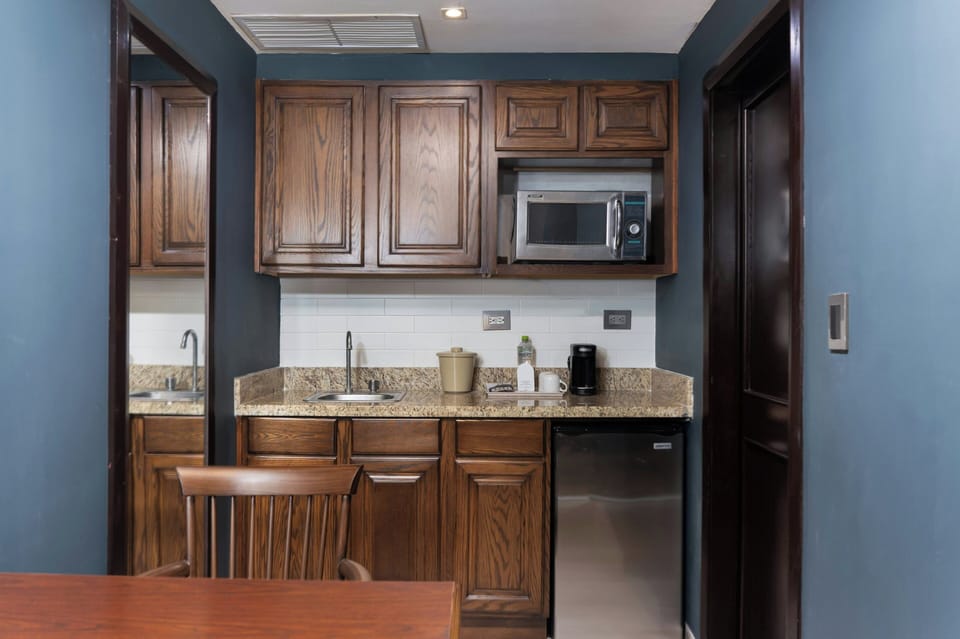 1 bedroom, premium bedding, in-room safe, desk