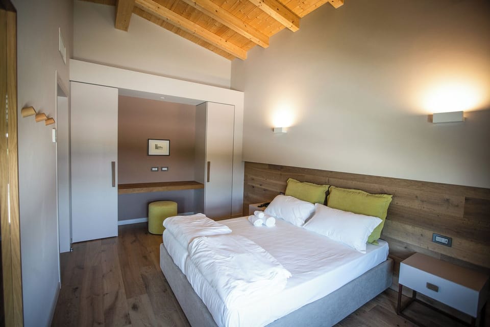 Basic Apartment, 1 Bedroom, Courtyard View | Hypo-allergenic bedding available, down comforters, in-room safe