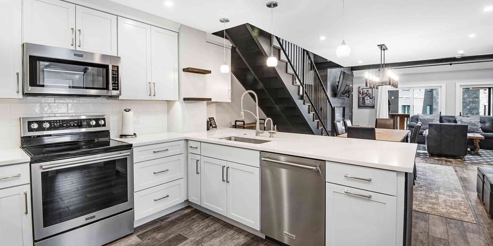 Condo, 4 Bedrooms | Private kitchen | Coffee/tea maker, fridge, oven, toaster