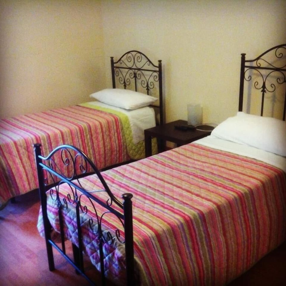 Twin Room | Individually decorated, desk, soundproofing, free cribs/infant beds