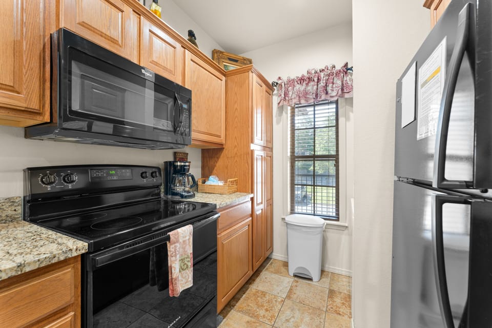 Condo, 3 Bedrooms | Private kitchen | Fridge, microwave, oven, dishwasher