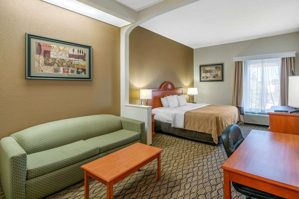 Suite, 1 King Bed with Sofa bed, Non Smoking | Desk, blackout drapes, iron/ironing board, free WiFi