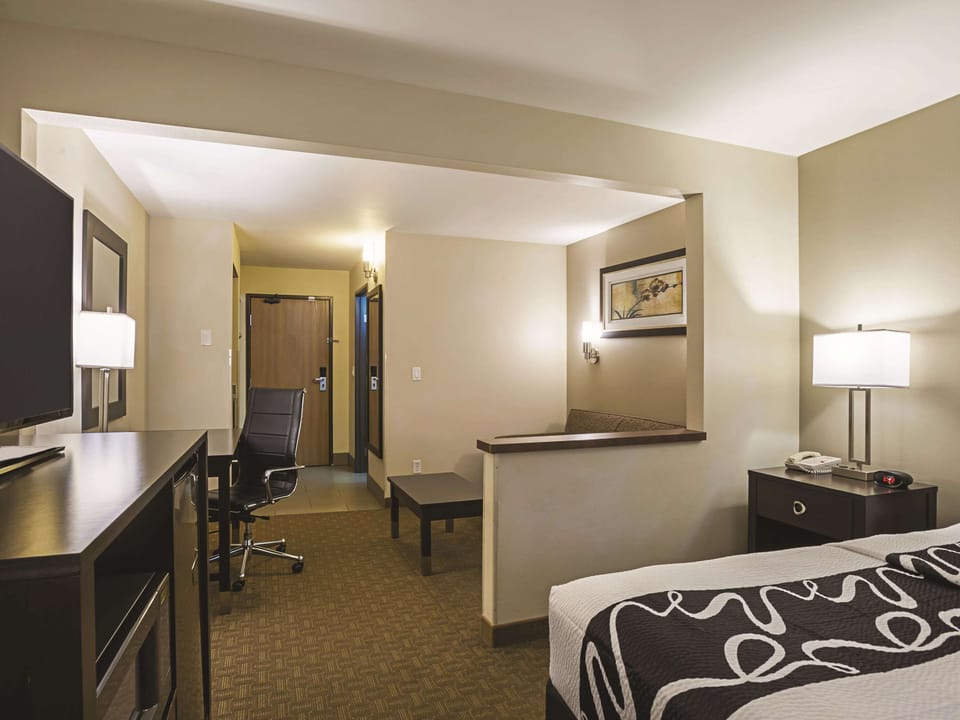 Suite, 1 King Bed | Premium bedding, pillowtop beds, desk, blackout drapes