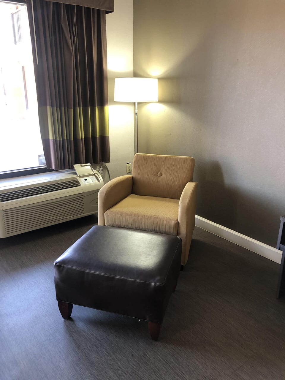 Room, 1 King Bed, Non Smoking | Premium bedding, in-room safe, desk, blackout drapes