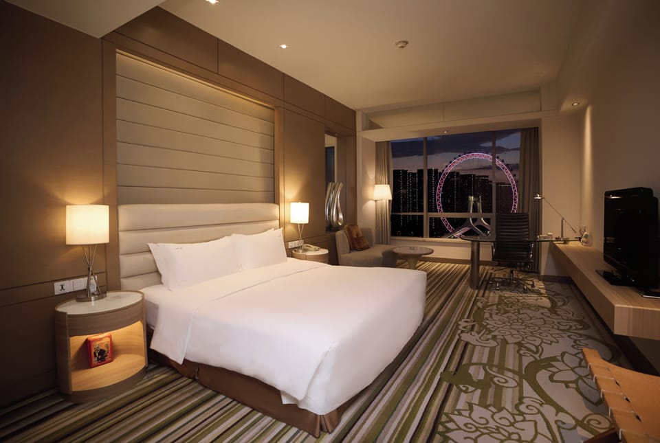 Standard Room, 1 King Bed (TJ Eye View) | Minibar, in-room safe, desk, iron/ironing board