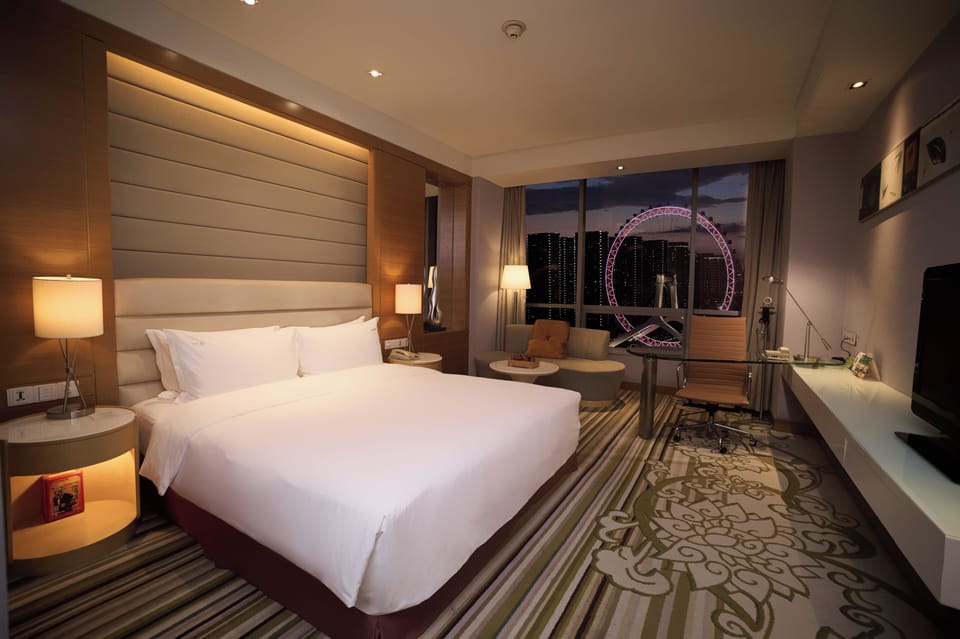 Standard Room, 1 King Bed, Club Lounge Access (TJ Eye View) | Minibar, in-room safe, desk, iron/ironing board