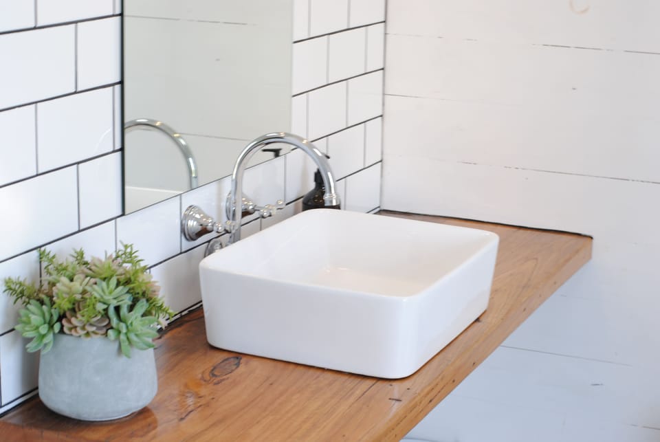Bathroom sink