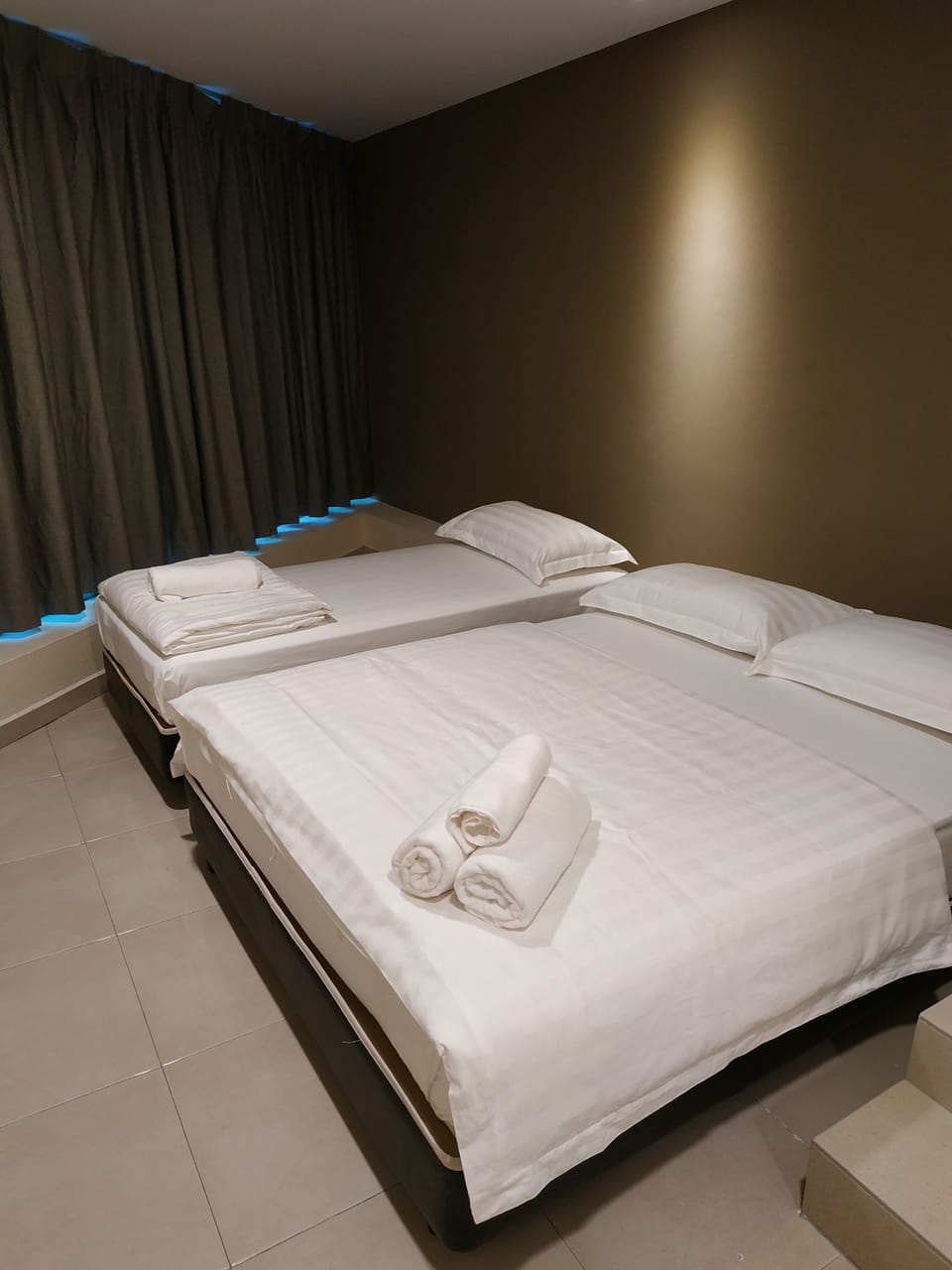 Superior Triple Room | Desk, blackout drapes, iron/ironing board (on request), WiFi (free)