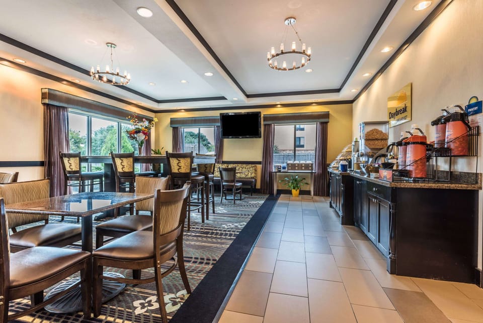 Free daily continental breakfast