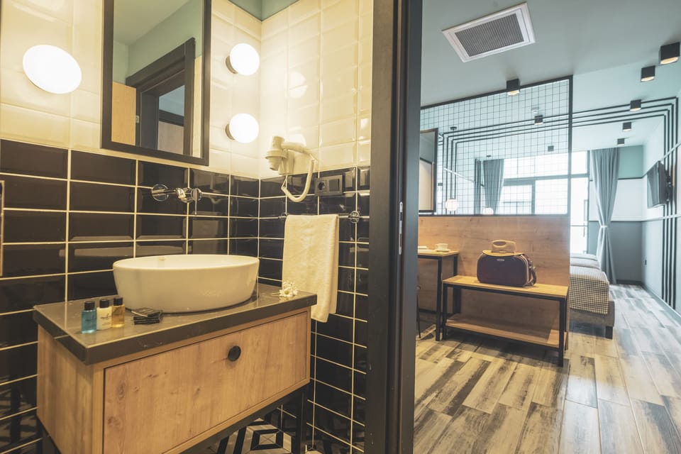 Minibar, in-room safe, soundproofing, free WiFi