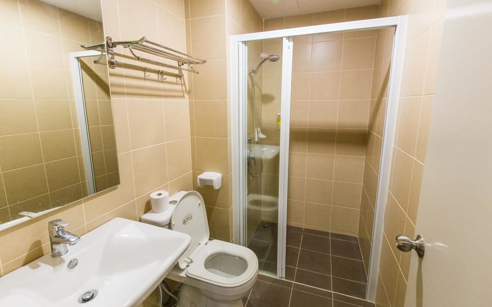 Family Room | Bathroom | Shower