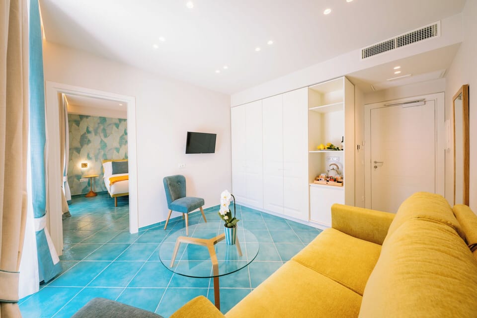 Luxury Suite | Living area | Flat-screen TV