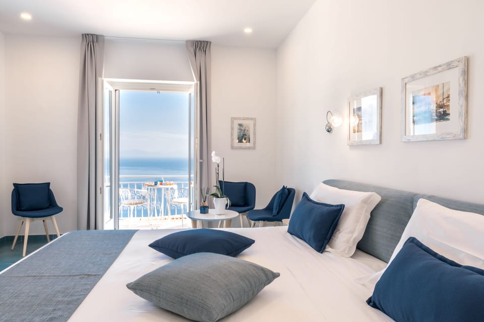 Executive Studio Suite, Sea View | Premium bedding, minibar, in-room safe, individually decorated