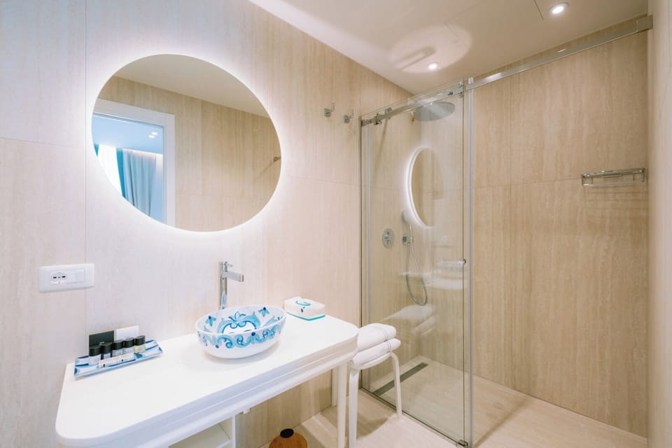 Luxury Suite | Bathroom | Shower, rainfall showerhead, designer toiletries, hair dryer