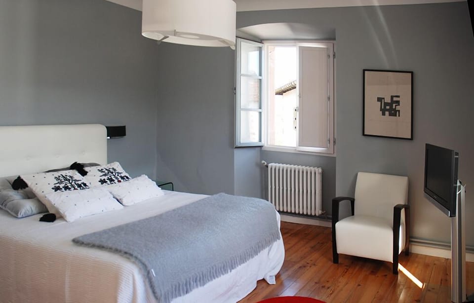 Double Room, Non Smoking, Mountain View | Rollaway beds, free WiFi, bed sheets