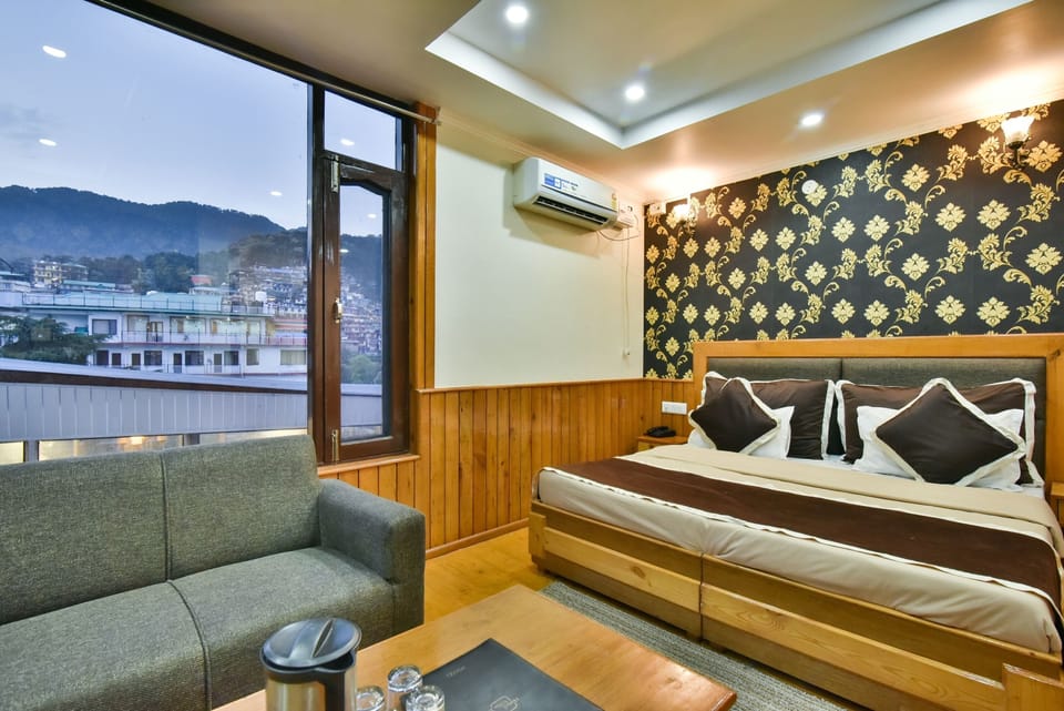 Family suite Ac | In-room dining