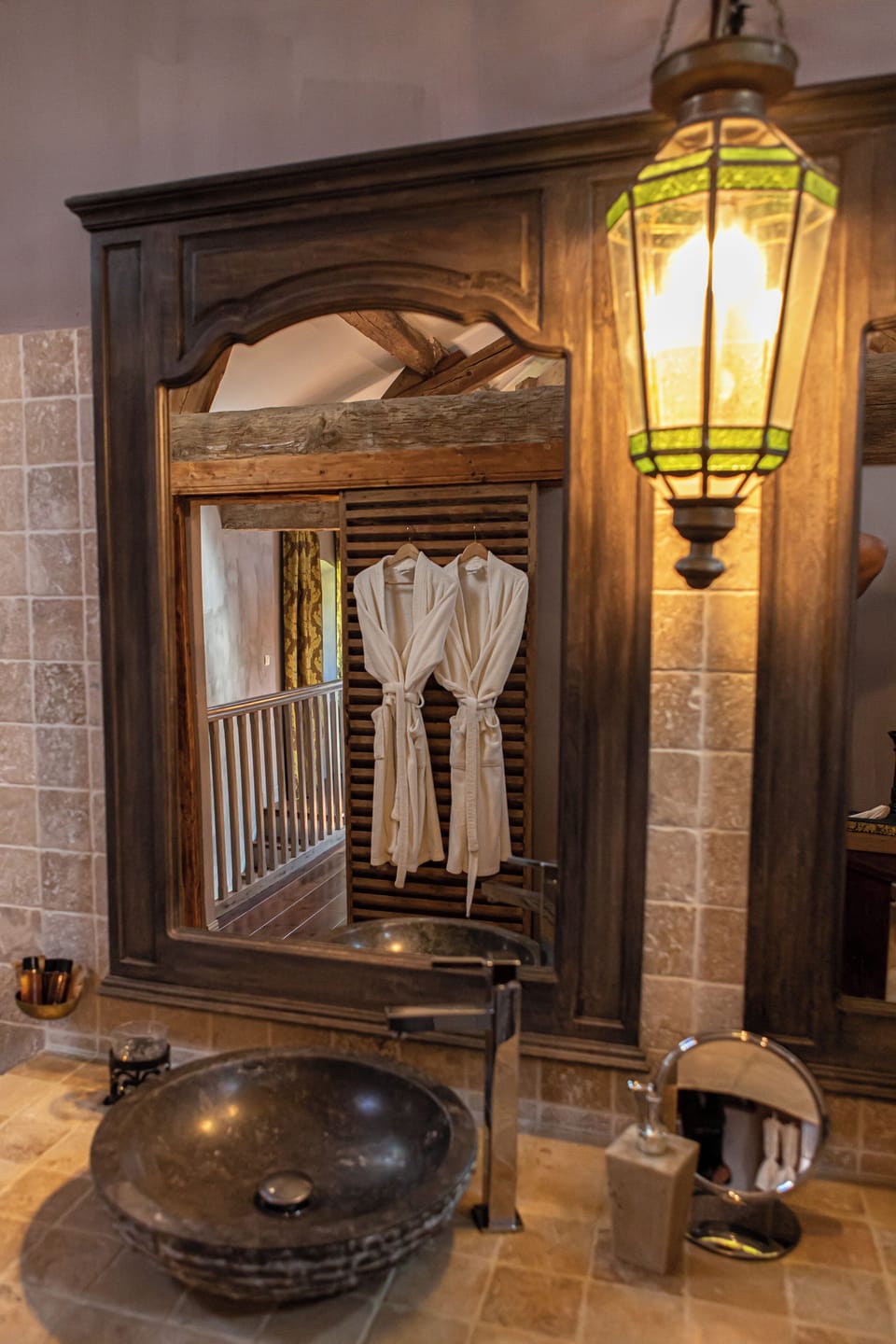 Suite (Vignes Blanches) | Bathroom | Shower, rainfall showerhead, free toiletries, hair dryer