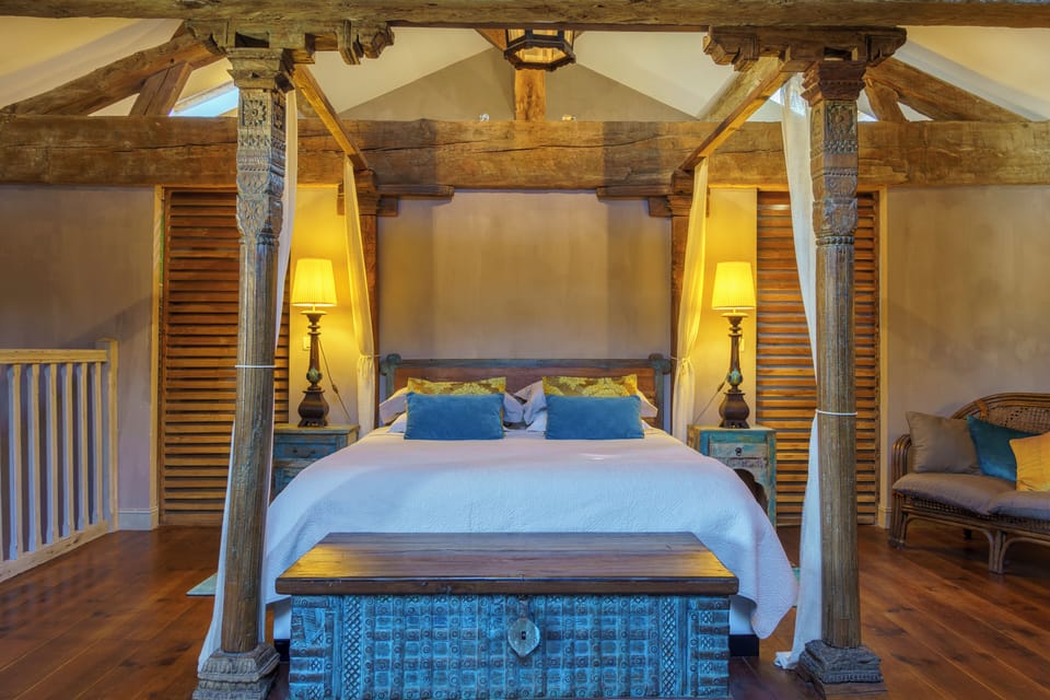 Suite (Vignes Blanches) | Premium bedding, memory foam beds, individually decorated
