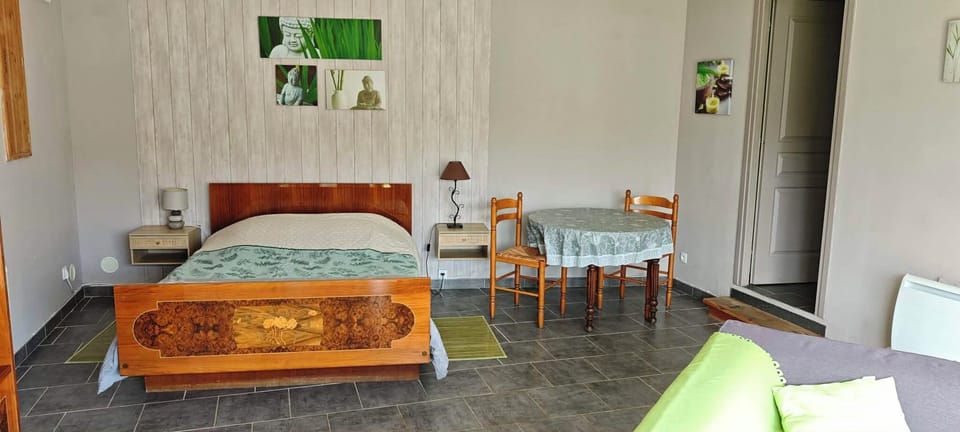 Comfort Double Room (Bambou) | Individually decorated, individually furnished, desk, laptop workspace