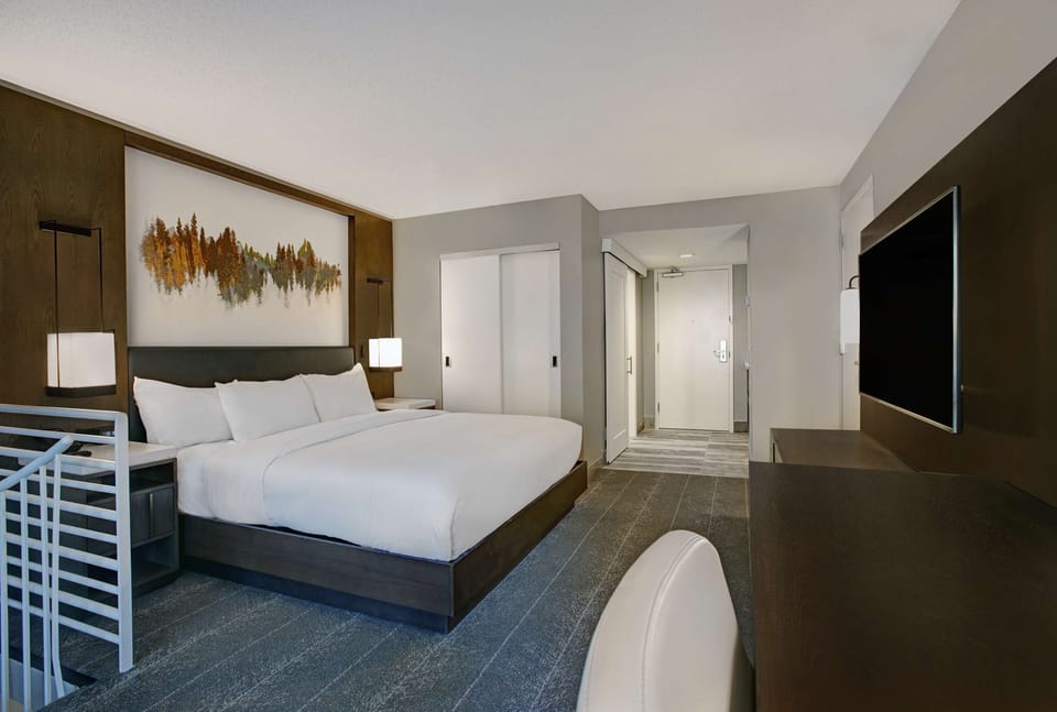 Suite, 1 Bedroom, Non Smoking (Bi-Level) | Premium bedding, pillowtop beds, in-room safe, iron/ironing board