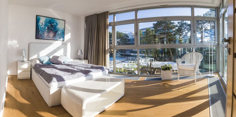 Luxury Apartment, Sea View (III) | Iron/ironing board, cribs/infant beds, free WiFi, bed sheets