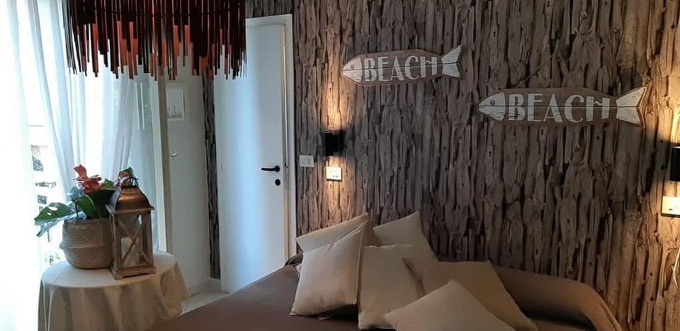 Double or Twin Room | In-room safe, desk, bed sheets, wheelchair access